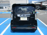 こちらはバックモニターも付いているので、駐車や細い路地の後退にも安心です!