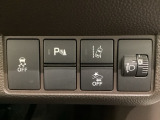 ハンドルの右側にはヘッドライトレベライザーとHondaセンシング用のメインスイッチがついています。ヘッドライトレベライザーは道路状況や積荷の加重に応じてライトの高さを調節できます。