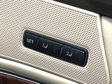 【メモリー機能付きパワーシート】ドライバーごとに設定したシート位置を記憶して、ボタン一つで切り替えできる便利な機能!運転する方が複数名いらっしゃるご家庭におすすめです♪