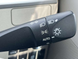 夜間走行に活躍する、オートライトも装備しています。