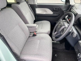 痛みの出やすい運転席シートの角、フロアマット、座面、ともに良好です