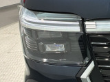 LEDヘッドライトは、点灯の瞬間から最大光量を発揮し、突然暗くなるトンネルなどでの安定感を高めます。
