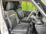 運転席シート廻りは使用感も少なく、良好な状態となっています。前オーナー様が丁寧に使っていたことがよくわかりますね。