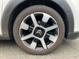 ホイールは4本ともガリ傷少なく綺麗です。タイヤは溝があまりないのでご納車前に4本とも新品に交換致します。