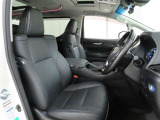 長時間の運転でも疲れにくいシートです。