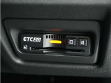 ◆ETC2.0装着◆進化したドライブ体験。料金収受システムだけだったETCが生まれ変わって、高速道路を賢く使うETC2.0に進化しました。多彩な情報サービスが便利で快適なドライブ体験を提供します。