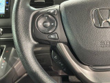 ステアリングにオーディオ操作スイッチが付いています。オーディオ画面に直接タッチしなくても操作が出来ますので、運転に集中できます。