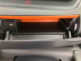 3.「認定中古車カルテ」は、走行距離や修復歴に加えてキズ・凹みの有無・状態や消耗品の交換、過去の整備状況がわかります。