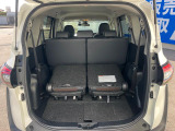普段のお買い物や通勤、送迎等に十分な荷室スペースを確保しております。セカンドシートを倒すと、大きな荷物の積載も可能です♪