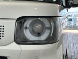 LEDヘッドライトは、点灯の瞬間から最大光量を発揮し、突然暗くなるトンネルなどでの安定感を高めます。