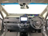 【前方視界】開放的な前方視界!運転がしやすく疲れにくいです♪窓が大きく、見通しがとっても良いおクルマですよ♪