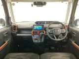 【前方視界】開放的な前方視界!運転がしやすく疲れにくいです♪窓が大きく、見通しがとっても良いおクルマですよ♪