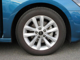 全車両に標準装備の純正アルミホイールは、純正ならではのバランスの良いデザインと、走行安定性をお楽しみ頂けます。