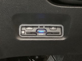 ハンドルの左下にETCがついています。高速道路の料金所の通過も楽々です。 カードの取り出しもしやすい場所についています。