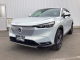 車名の由来:ヴェゼルはカットした宝石の小さな面(Bezel)とクルマ(Vehicle)を組み合わせた造語で、「角度によって表情を変える宝石のように、多面的な魅力と価値を持つクルマ」を意味する。