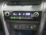 オートエアコン、シートヒーター機能搭載。