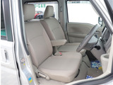 お車選びをお楽しみ頂けるよう、在庫車の展示スペースを十分に確保しております。
