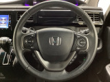 ハンドルにHondaセンシング系のクルーズコントロールやレーンキープアシストなどのスイッチと、オーディオの操作スイッチが装備されています。ハンドルから手を離さず安全に操作できます。