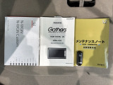 スマートキーは鍵をバッグに入れたままでもドアロックの開閉やエンジンのON・OFFができます。夜間や雨の日も鍵を探さなくて良いので便利です。