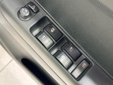 【電動格納ミラー】サイドミラーは電動格納式となっており、狭い駐車場でもキズがつくリスクを抑えられます。
