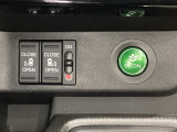 リアドアは乗り降りに便利な両側電動スライドドアです。また運転席に座っていながらスイッチ操作で自在にスライドドアを開け閉めできます。燃費に役立つECONボタンもここです。