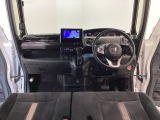 【前方視界】開放的な前方視界!運転がしやすく疲れにくいです♪窓が大きく、見通しがとっても良いおクルマですよ♪
