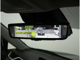 デジタルインナーミラー装備!車両後方のカメラの映像をデジタル補正で視認性を向上させてインナーミラー内に表示します♪視界を遮るものがなく、後席に同乗者がいても後方を確認しやすく安心です♪