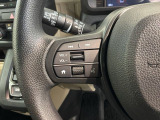 ステアリングにオーディオ操作スイッチが付いています。オーディオ画面に直接タッチしなくても操作が出来ますので、運転に集中できます。