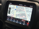 ●純正ナビ:一体感のあるナビは、高級感ある車内を演出してくれます。オーディオ機能も充実しておりますので、運転もより楽しめます♪