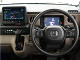 運転にかかわる様々な操作を安全に行えるように視点移動が少なく、操作性に配慮されたスイッチ類が凝縮されたコクピットです。