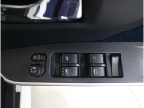 運転席からドアミラー開閉&角度調整、集中ドアロック、全ウィンドーの開閉を行えるスイッチが集約されております。