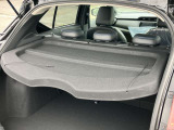 トノカバーがあるので、車外から荷室内が見えず防犯面とプライバシー面が向上します。