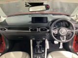 安全運転と情報操作を両立する運転席まわり。さまざまな情報を扱いながら正しい姿勢で安全に運転できることを追求したコックピット!