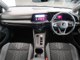 シンプルなデザインと一目でわかるスイッチの配置はPeoples Car=みんなの車という考えの現れです。各スイッチにはバックライトもついており、夜間でも安全に操作して頂けます。