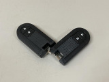 スマートキーを装備しています☆カギをカバンやポケットに入れて頂いた状態でドアロックの開閉やエンジンスタートをして頂けますよ!とても便利な装備です!