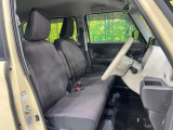 運転席シート廻りは使用感も少なく、良好な状態となっています。前オーナー様が丁寧に使っていたことがよくわかりますね。
