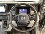 運転にかかわる様々な操作を安全に行えるように視点移動が少なく操作性に配慮されたスイッチ類が凝縮されたコクピットです。