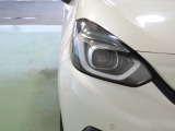 LEDヘッドライトは、点灯の瞬間から光量を発揮し、突然暗くなるトンネルなどでの安定感を高めます。