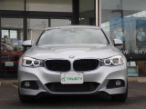BMW在庫保有台数常時100台以上!ご来店の際はBMW本店(厚木市下荻野140-1)にご来店ください!弊社自慢の全天候型ショールーム!BMW在庫保有台数常時100台以上ございます!