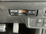 ETC2.0装備車です。高速道路の渋滞情報や静止画像提供などをナビとリンクして画面でお知らせします。また、高速道路の一時退出対象インターでは料金据え置きで一時退出もできます