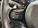 ステアリングにオーディオ操作スイッチが付いています。オーディオ画面に直接タッチしなくても操作が出来ますので、運転に集中できます。