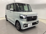 180cm近い車高と、センターレイアウト燃料タンクの低床フロアで、軽自動車とは思えない車内空間を実現しています。