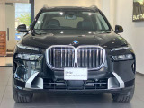 【BMWの伝統-1】BMWの特徴的な&ldquo;キドニーグリル&rdquo;は、80年以上続く伝統の形でございます。変わらないこだわりのデザインが、プレミアムブランド&ldquo;BMW&rdquo;を創り出します。
