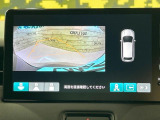 【バックカメラ】駐車時に後方がリアルタイム映像で確認できます。大型商業施設や立体駐車場での駐車時や、夜間のバック時に大活躍!運転スキルに関わらず、今や必須となった装備のひとつです!