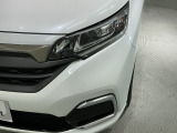 LEDヘッドライトは、点灯の瞬間から最大光量を発揮し、突然暗くなるトンネルなどでの安定感を高めます。