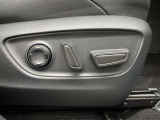 パワーシート搭載。微妙な調整が手軽にでき、最適なポジションで運転することが可能です。