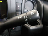 オートライト機能装備です!車外の明るさに応じて、自動的にライトの点灯・消灯をしてくれます♪