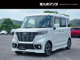 中古車専門再生工場にて熟練専任スタッフが丁寧に清掃、仕上げを実施しております。また、お客様に安心してご検討いただける様、公取協が定める基準に基づき車両検査を実施し、車両状態評価証を発行しております。