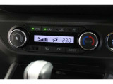 オートエアコン装備♪室内温度を設定すれば自動的に風量の調整をしてくれます♪車内をいつでも快適に保てます♪