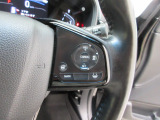 Hondaセンシングの機能のひとつ、アダプティブクルーズコントロール付!アクセルから足を離しても設定したスピードと前車との車間を保ち走行してくれます!車線維持もアシスト☆高速道路で疲労軽減ですね☆